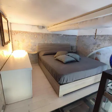 Bilocale Stile Loft Centro Storico Carrara